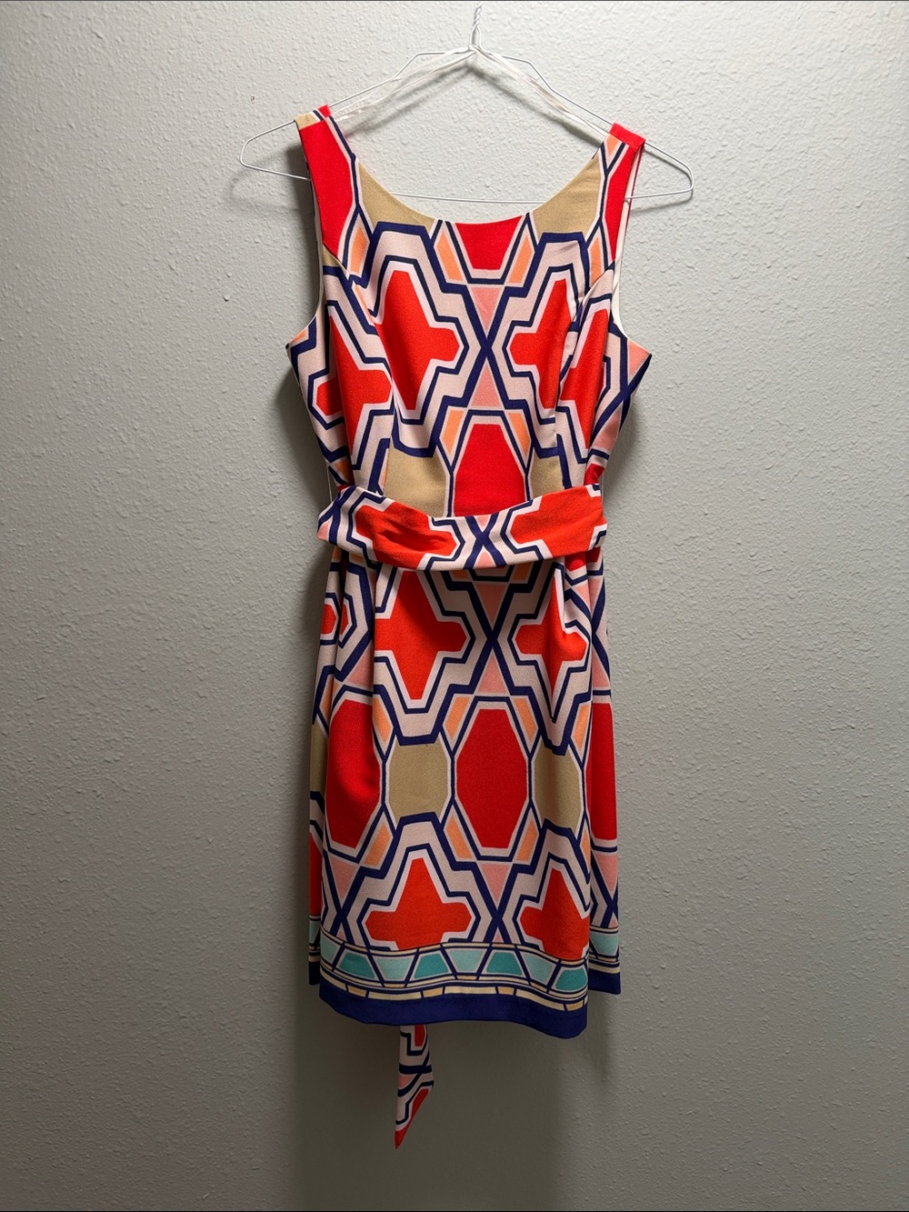 Sleeveless Geo-Print Mini Dress in Red and Tan